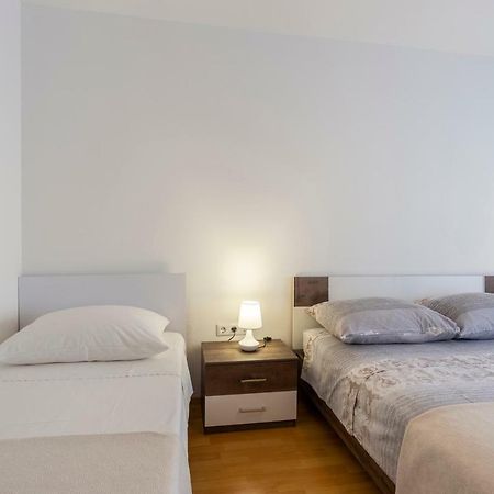 Apartment Anna With Free Private Parking 풀라 외부 사진