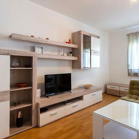 Apartment Anna With Free Private Parking 풀라 외부 사진