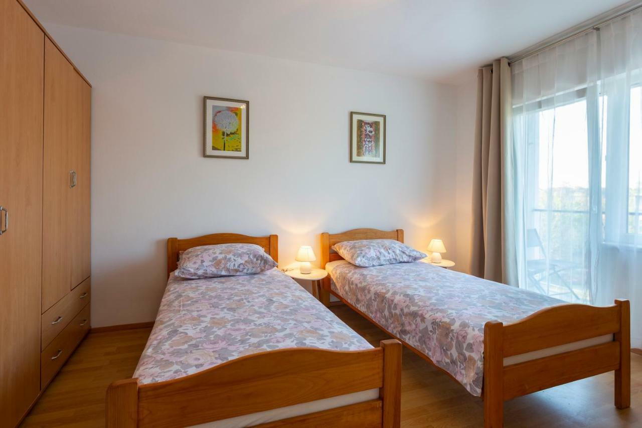 Apartment Anna With Free Private Parking 풀라 외부 사진