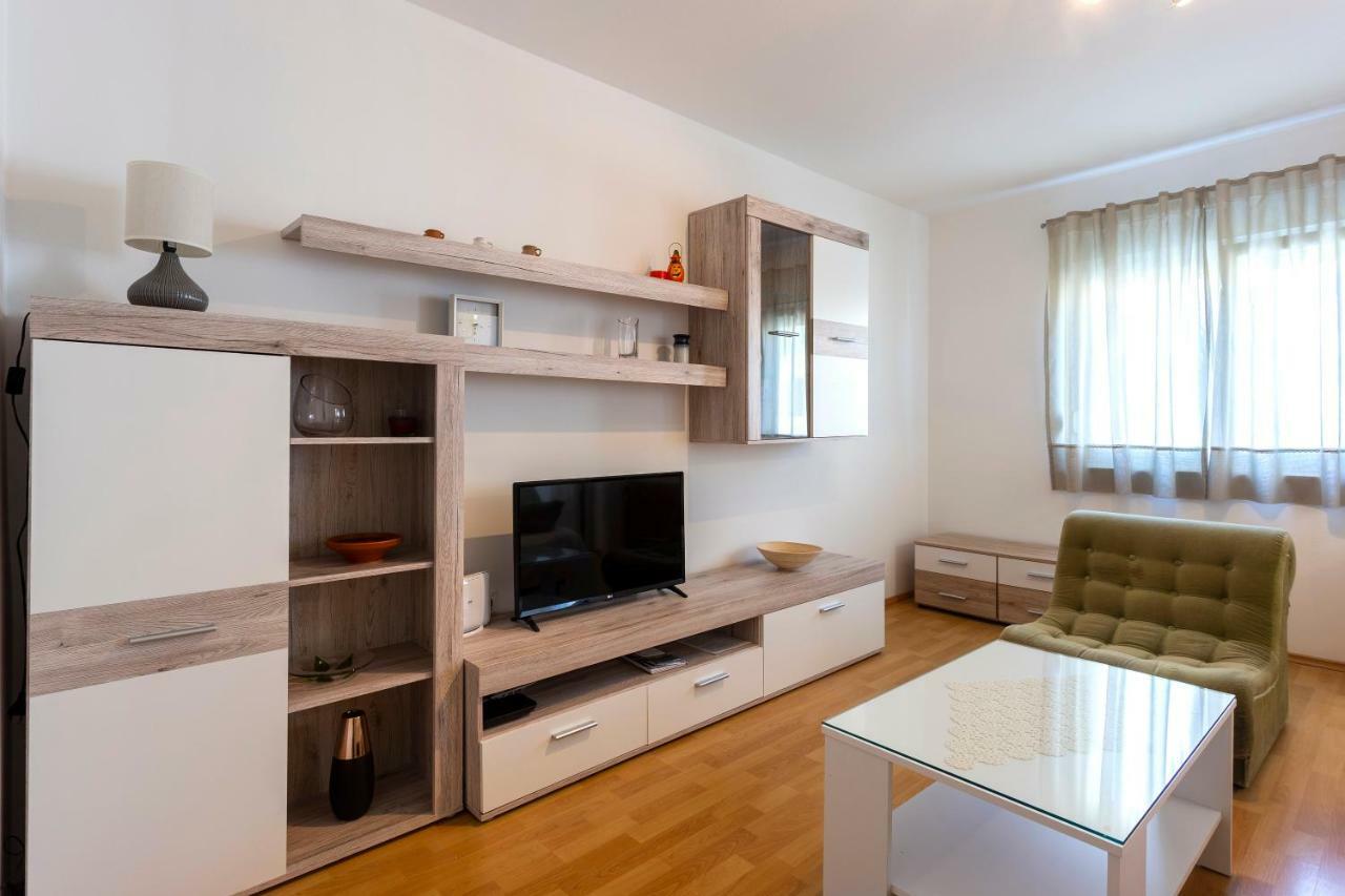 Apartment Anna With Free Private Parking 풀라 외부 사진