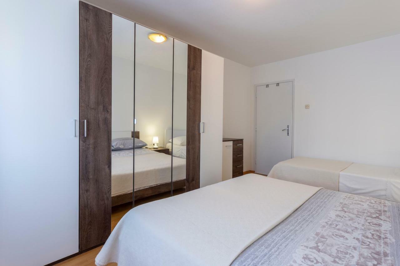 Apartment Anna With Free Private Parking 풀라 외부 사진